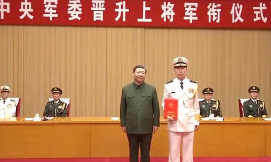 Xi Jinping with Admiral Hu Zhongming 