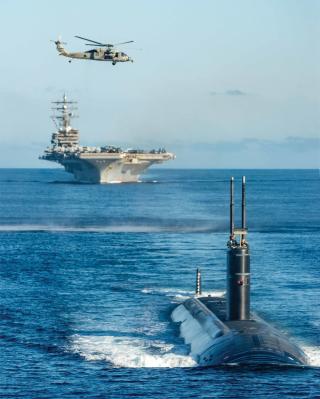 USS Ronald Reagan (CVN-76) and a Los Angeles–class fast-attack submarine 